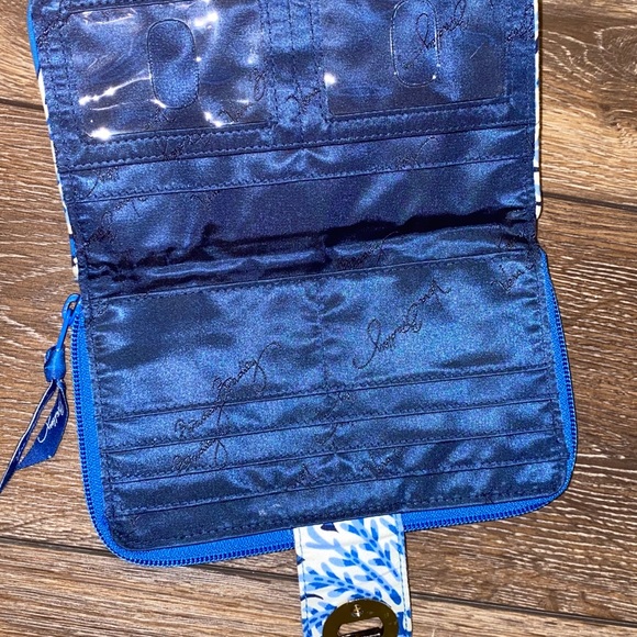 Vera Bradley Lot (includes two bags, one wallet) - Picture 5 of 12